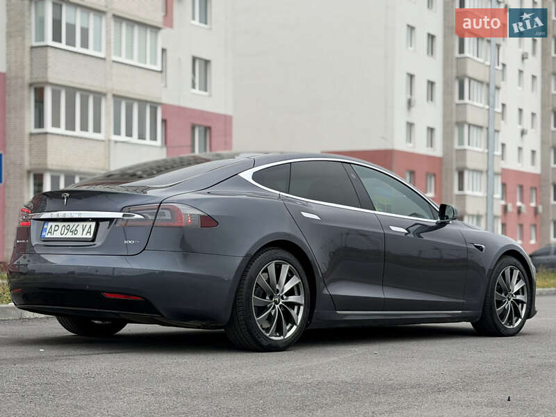 Лифтбек Tesla Model S 2018 в Виннице