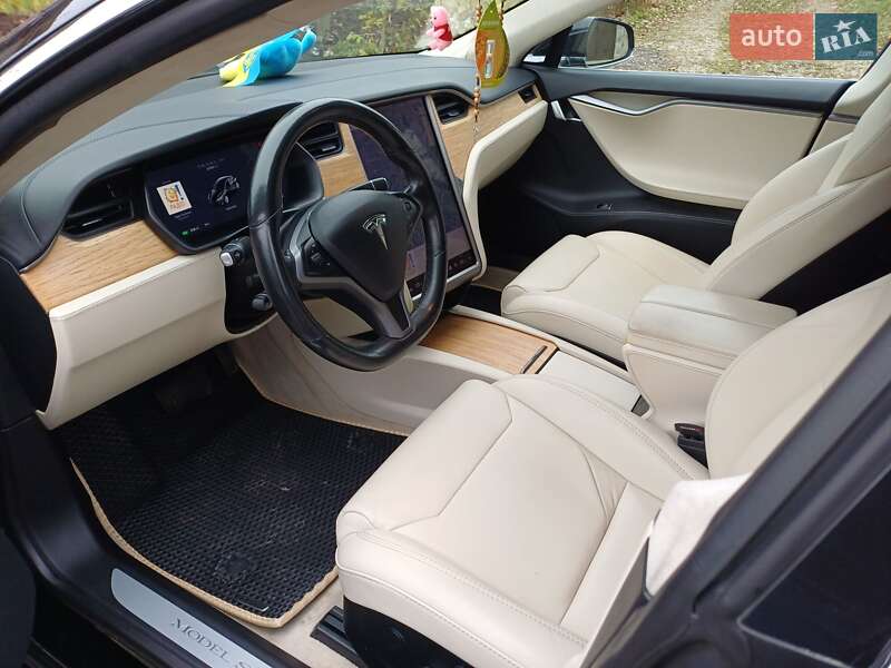 Ліфтбек Tesla Model S 2018 в Івано-Франківську