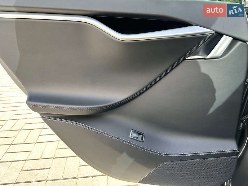 Лифтбек Tesla Model S 2017 в Одессе фото 14 Лифтбек Tesla Model S 2017 в Одессе