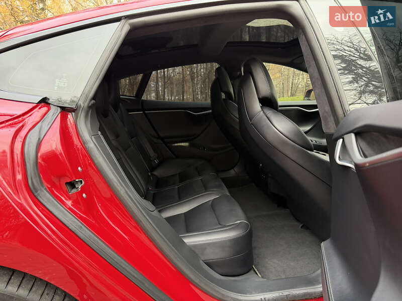 Лифтбек Tesla Model S 2018 в Тернополе