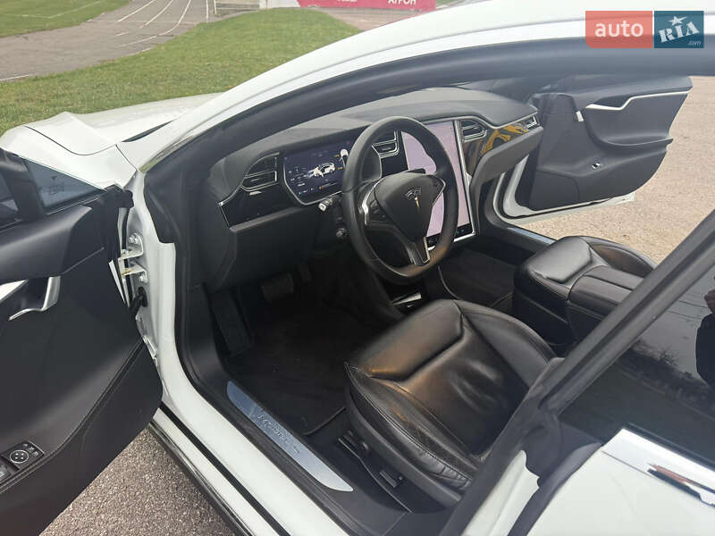 Ліфтбек Tesla Model S 2016 в Тернополі фото 15 Ліфтбек Tesla Model S 2016 в Тернополі