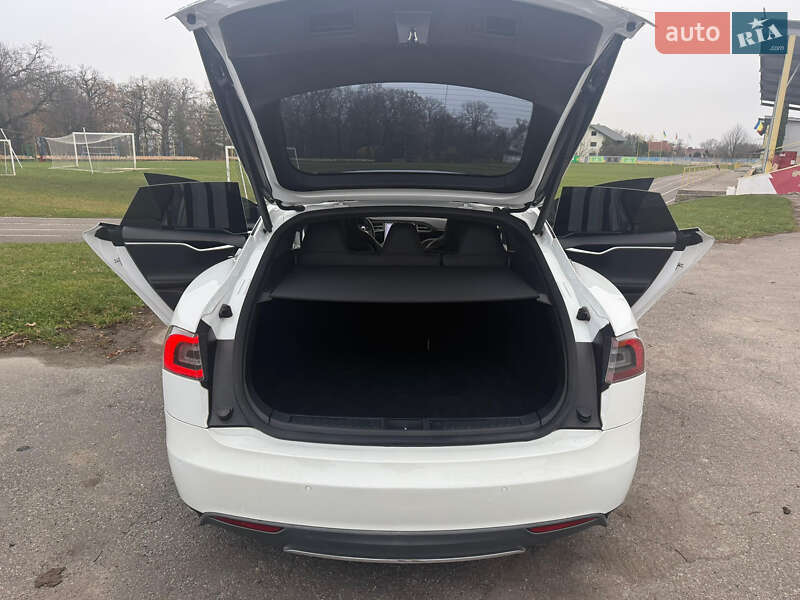 Ліфтбек Tesla Model S 2016 в Тернополі фото 19 Ліфтбек Tesla Model S 2016 в Тернополі