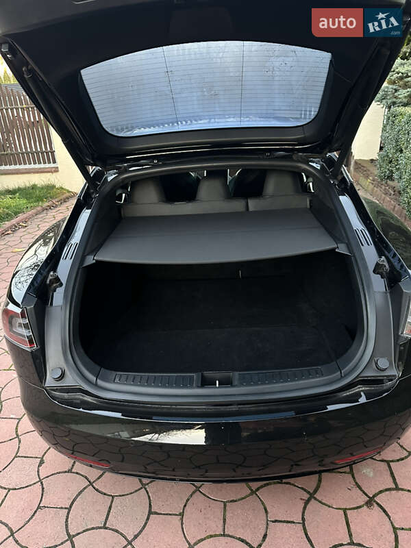 Ліфтбек Tesla Model S 2017 в Луцьку