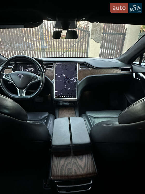 Ліфтбек Tesla Model S 2017 в Луцьку