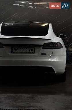 Лифтбек Tesla Model S 2023 в Львове