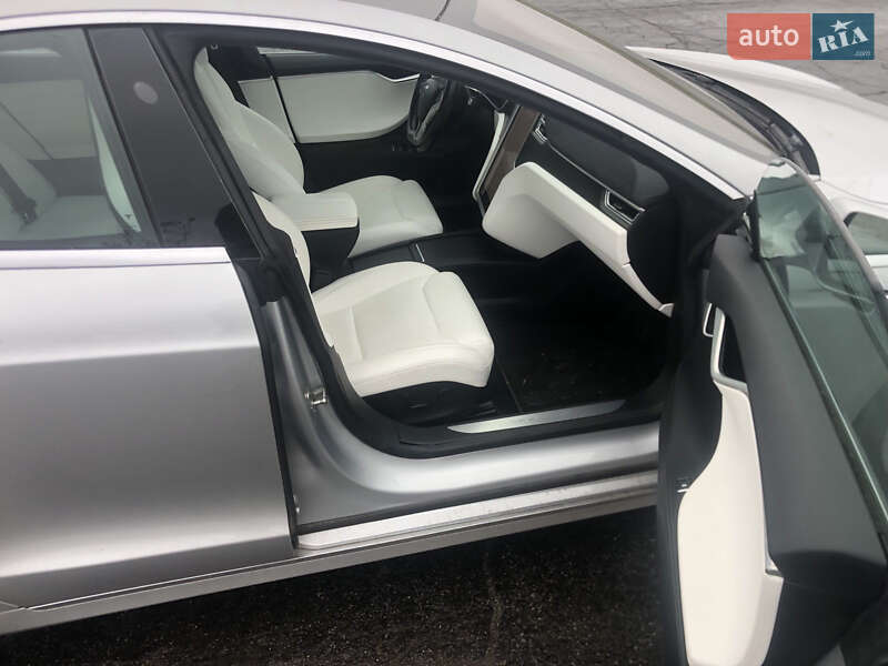 Ліфтбек Tesla Model S 2017 в Вінниці фото 3 Ліфтбек Tesla Model S 2017 в Вінниці