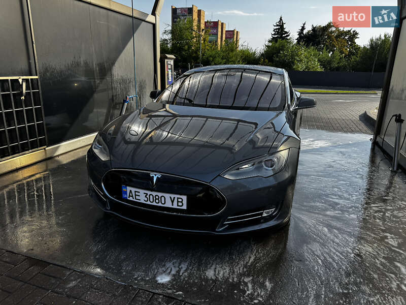 Лифтбек Tesla Model S 2014 в Днепре