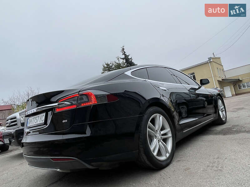 Ліфтбек Tesla Model S 2014 в Житомирі