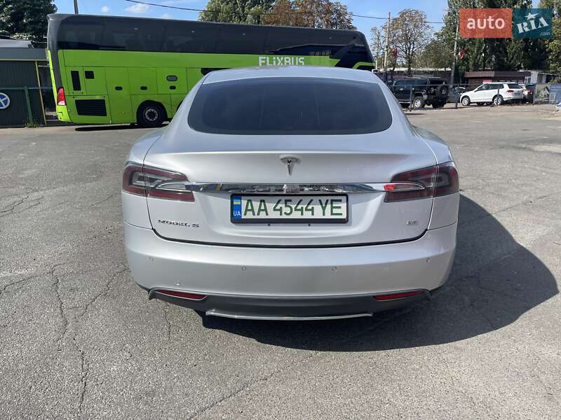 Ліфтбек Tesla Model S 2013 в Києві