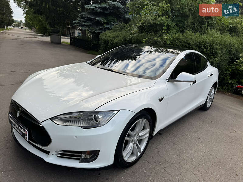 Tesla Model S 2014