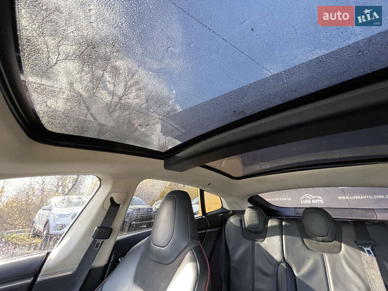 Ліфтбек Tesla Model S 2013 в Львові