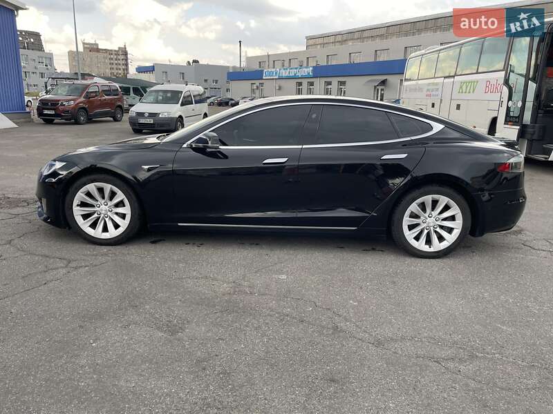 Ліфтбек Tesla Model S 2016 в Києві