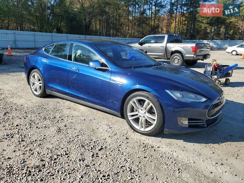 Лифтбек Tesla Model S 2015 в Сумах