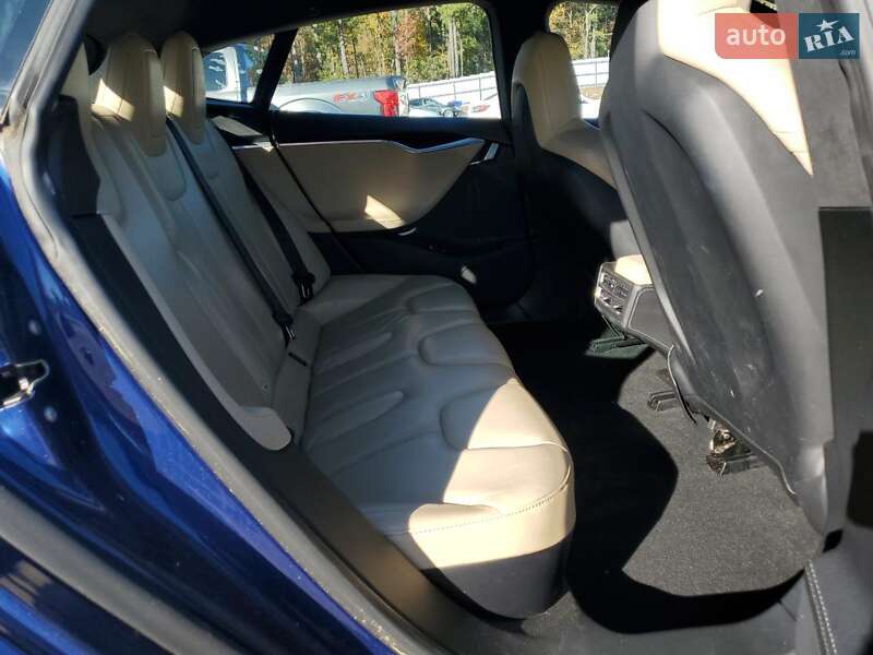 Лифтбек Tesla Model S 2015 в Сумах