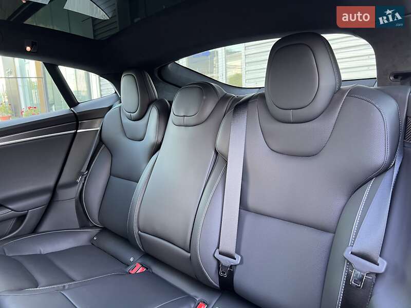 Лифтбек Tesla Model S 2022 в Киеве