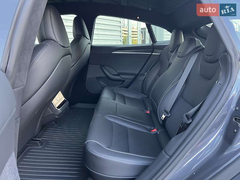 Лифтбек Tesla Model S 2022 в Киеве