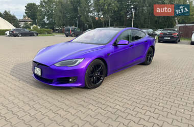 Ліфтбек Tesla Model S 2017 в Львові