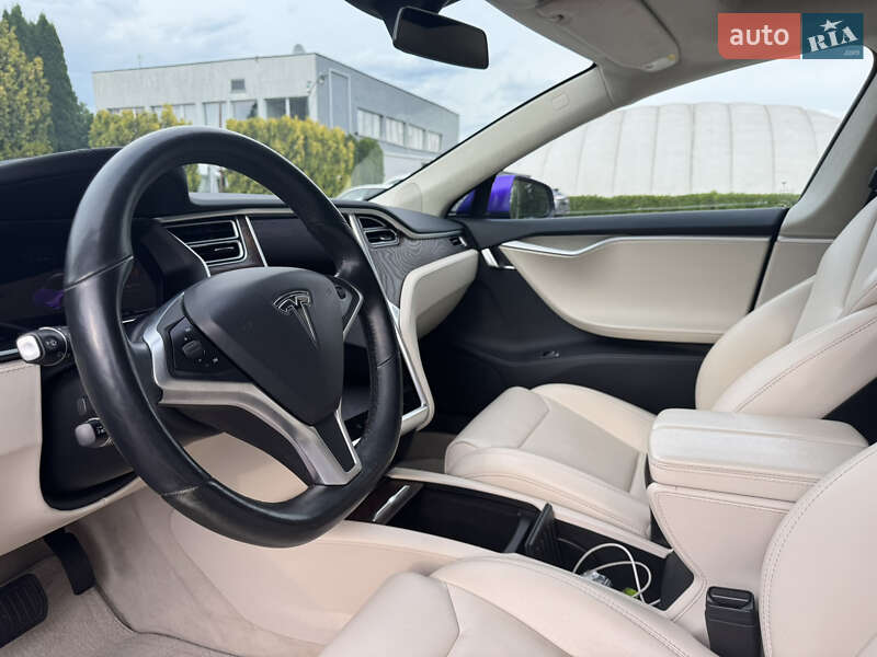 Ліфтбек Tesla Model S 2017 в Львові фото 17 Ліфтбек Tesla Model S 2017 в Львові