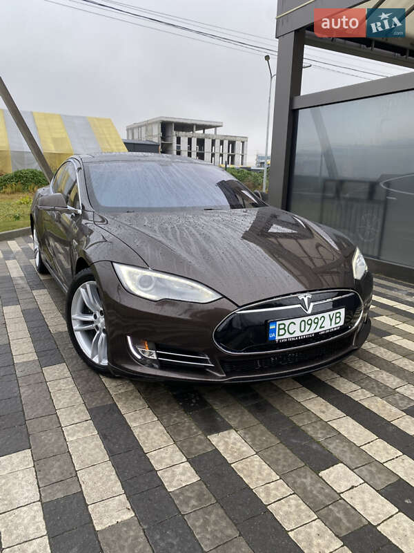 Лифтбек Tesla Model S 2013 в Львове