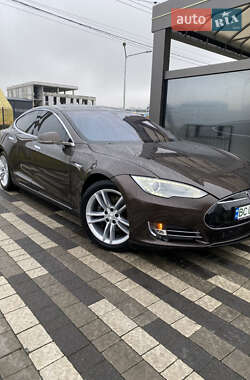 Ліфтбек Tesla Model S 2013 в Львові