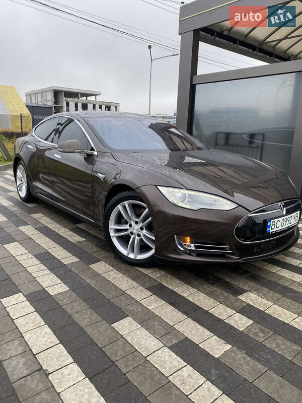 Лифтбек Tesla Model S 2013 в Львове