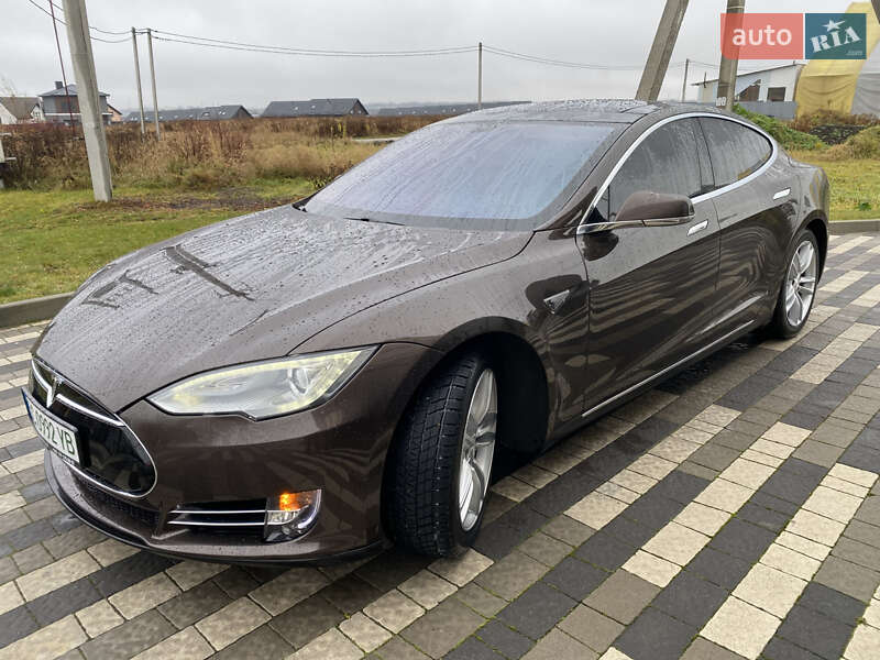 Лифтбек Tesla Model S 2013 в Львове