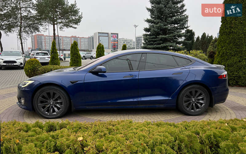Ліфтбек Tesla Model S 2019 в Львові