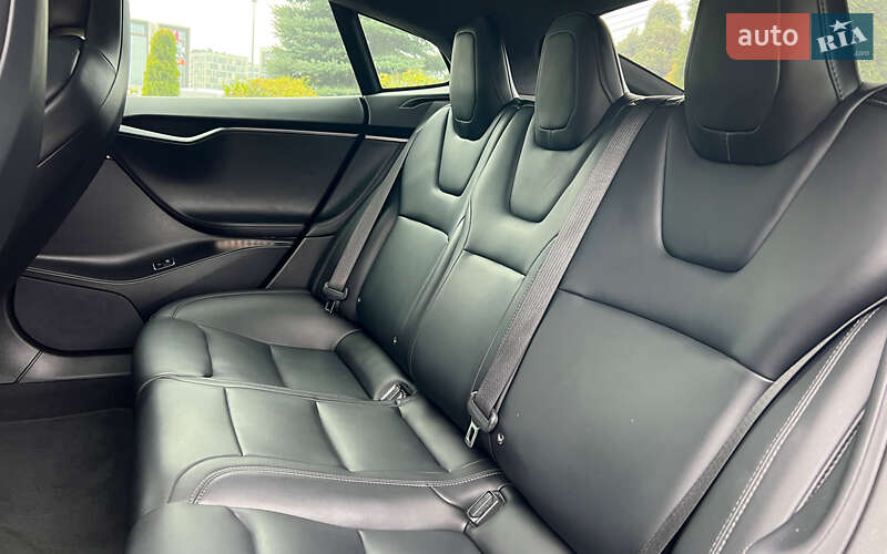 Ліфтбек Tesla Model S 2019 в Львові