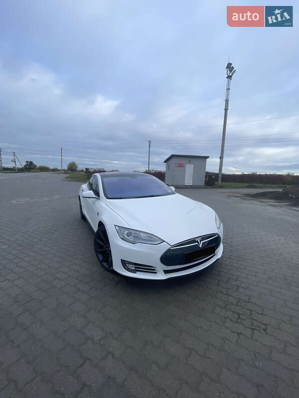 Tesla Model S 2014