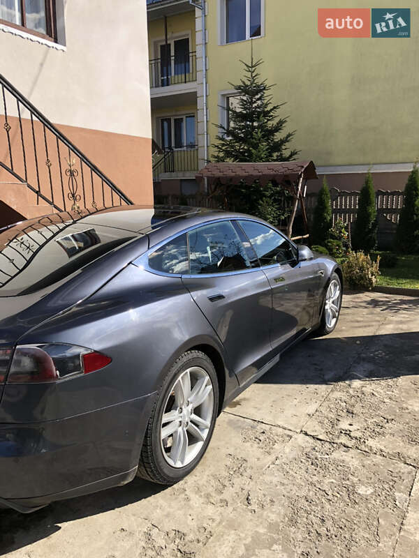 Ліфтбек Tesla Model S 2015 в Богородчанах