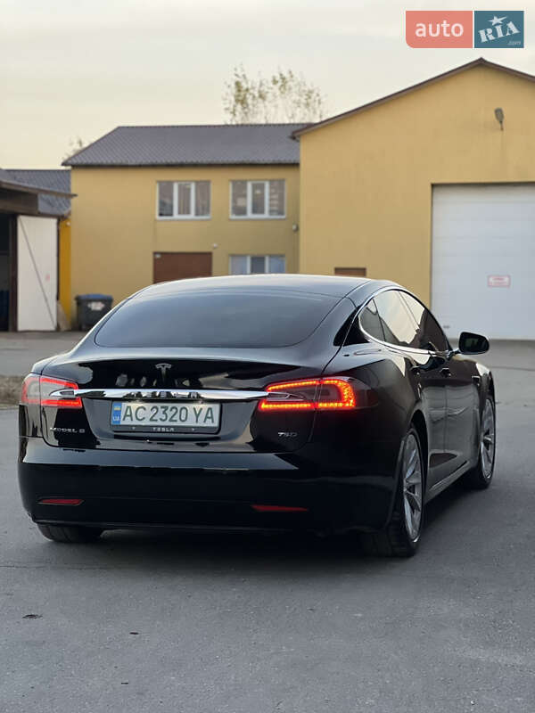 Лифтбек Tesla Model S 2017 в Киеве