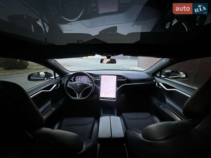 Лифтбек Tesla Model S 2017 в Киеве