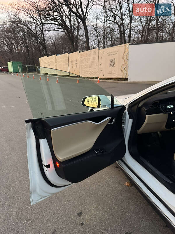 Ліфтбек Tesla Model S 2014 в Києві фото 8 Ліфтбек Tesla Model S 2014 в Києві