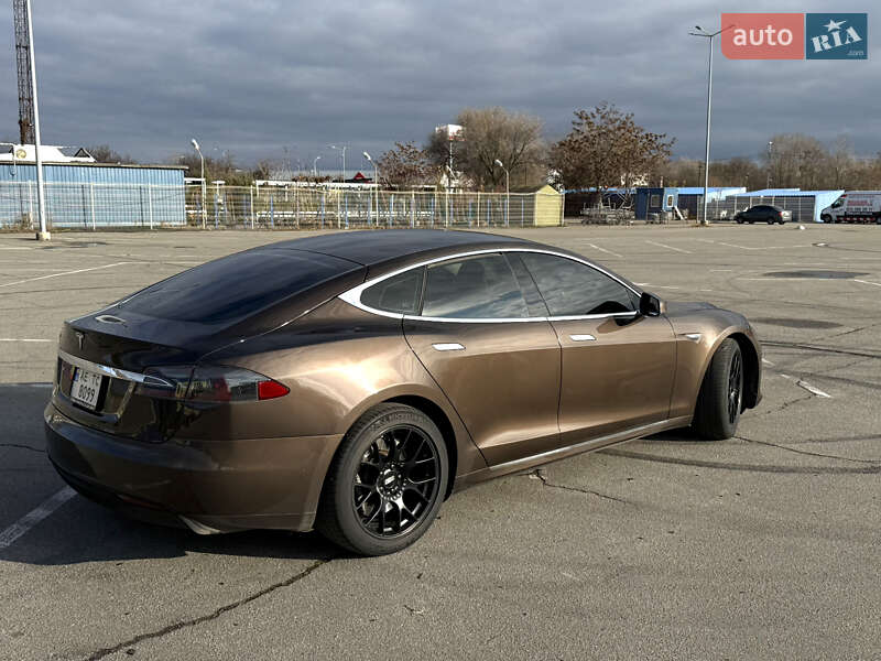 Ліфтбек Tesla Model S 2014 в Дніпрі фото 2 Ліфтбек Tesla Model S 2014 в Дніпрі