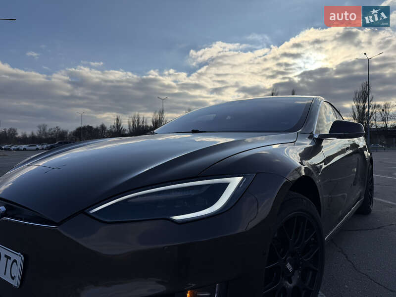 Ліфтбек Tesla Model S 2014 в Дніпрі фото 14 Ліфтбек Tesla Model S 2014 в Дніпрі