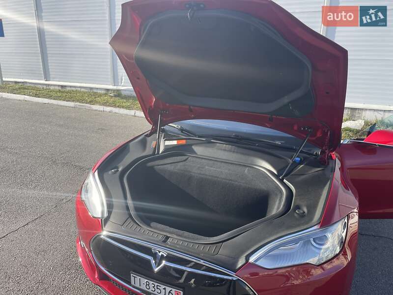 Ліфтбек Tesla Model S 2015 в Львові фото 16 Ліфтбек Tesla Model S 2015 в Львові