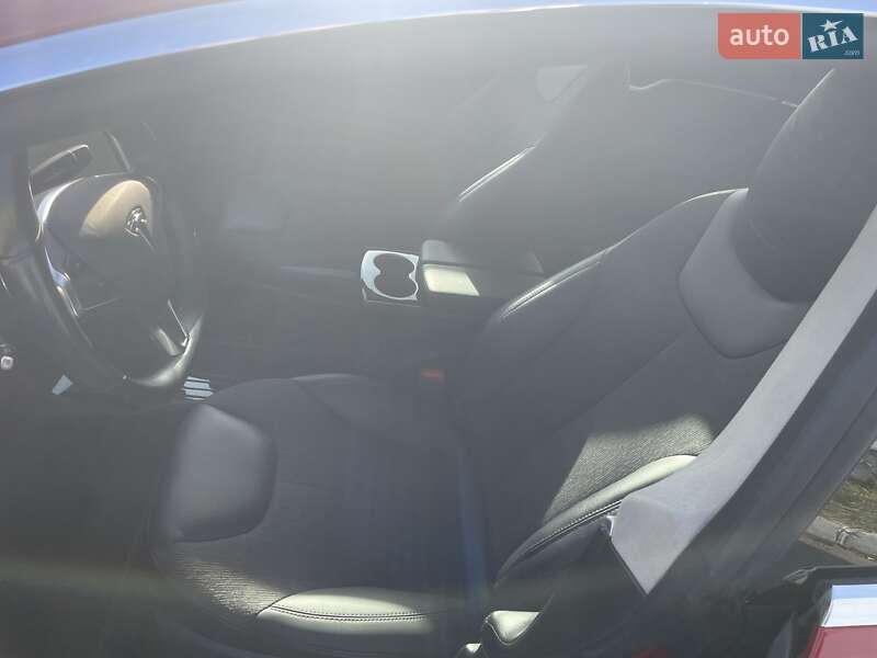 Ліфтбек Tesla Model S 2015 в Львові фото 27 Ліфтбек Tesla Model S 2015 в Львові