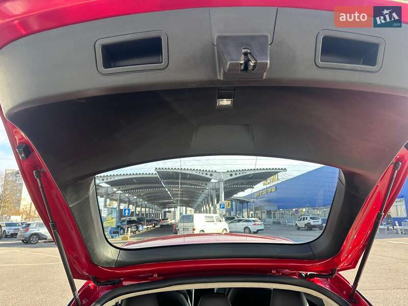 Ліфтбек Tesla Model S 2015 в Львові фото 42 Ліфтбек Tesla Model S 2015 в Львові