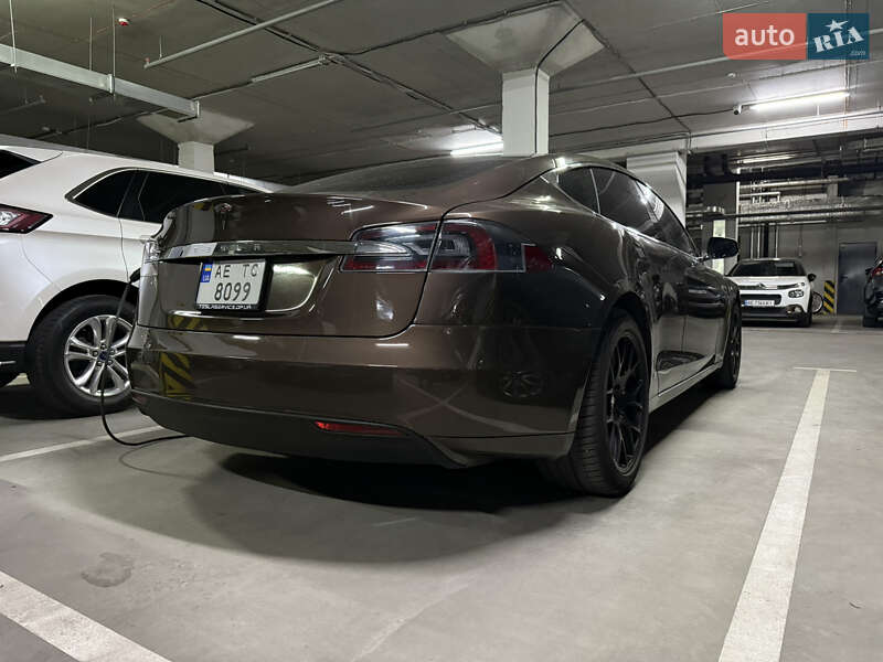 Ліфтбек Tesla Model S 2014 в Дніпрі фото 25 Ліфтбек Tesla Model S 2014 в Дніпрі