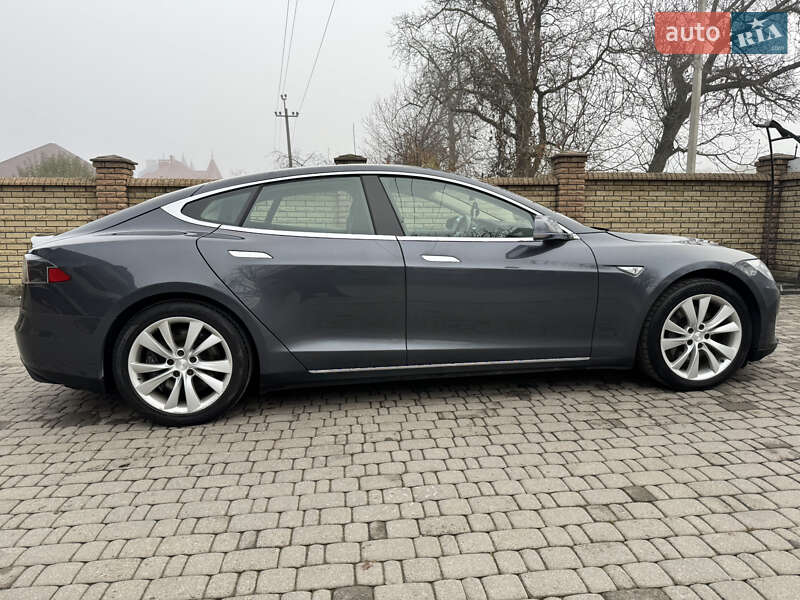 Ліфтбек Tesla Model S 2015 в Чернівцях