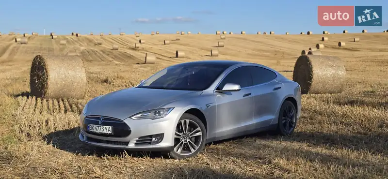 Tesla Model S 2015
