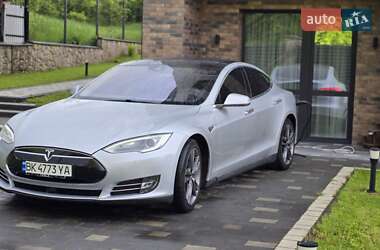 Лифтбек Tesla Model S 2015 в Ровно