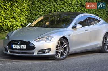 Лифтбек Tesla Model S 2015 в Ровно