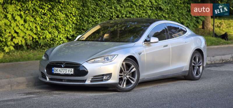 Ліфтбек Tesla Model S 2015 в Рівному