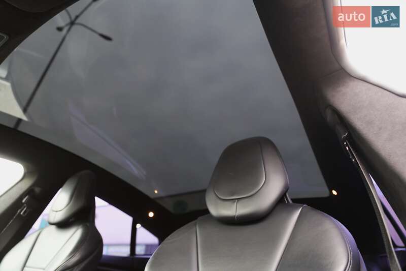 Ліфтбек Tesla Model S 2017 в Києві
