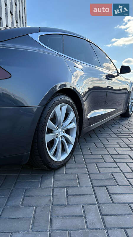 Лифтбек Tesla Model S 2015 в Днепре