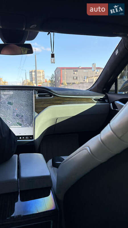 Лифтбек Tesla Model S 2015 в Днепре