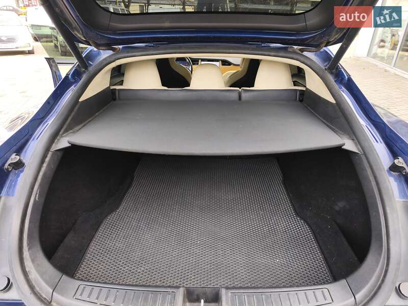 Лифтбек Tesla Model S 2018 в Днепре