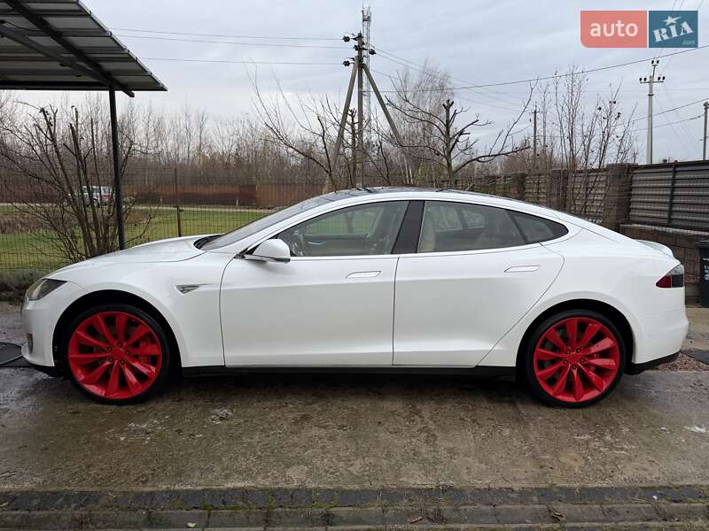 Tesla Model S 2015