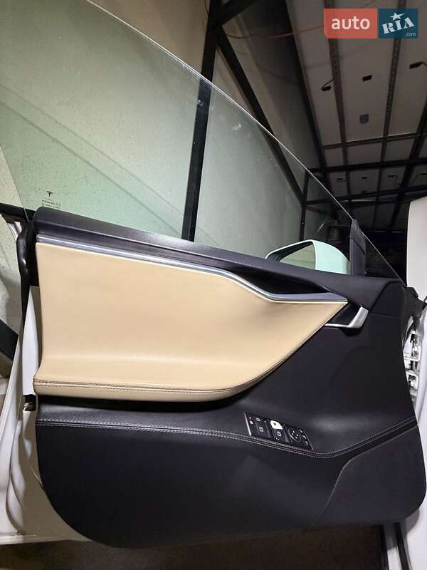 Ліфтбек Tesla Model S 2015 в Житомирі фото 17 Ліфтбек Tesla Model S 2015 в Житомирі